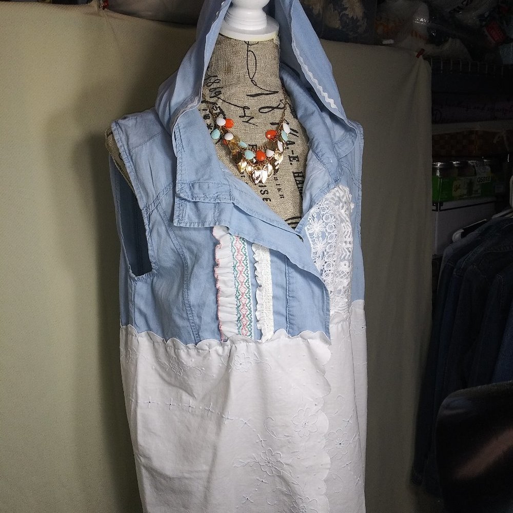 537 Size Large jeaniemade Hooded Vest